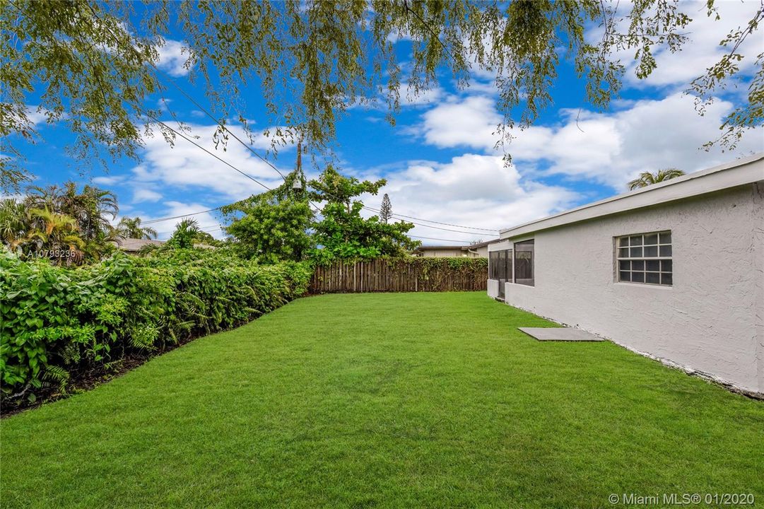 Recently Sold: $294,900 (3 beds, 2 baths, 923 Square Feet)