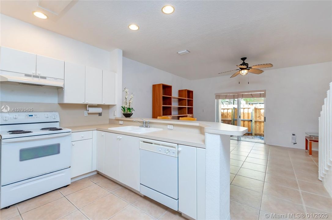 Recently Rented: $1,600 (3 beds, 2 baths, 1452 Square Feet)