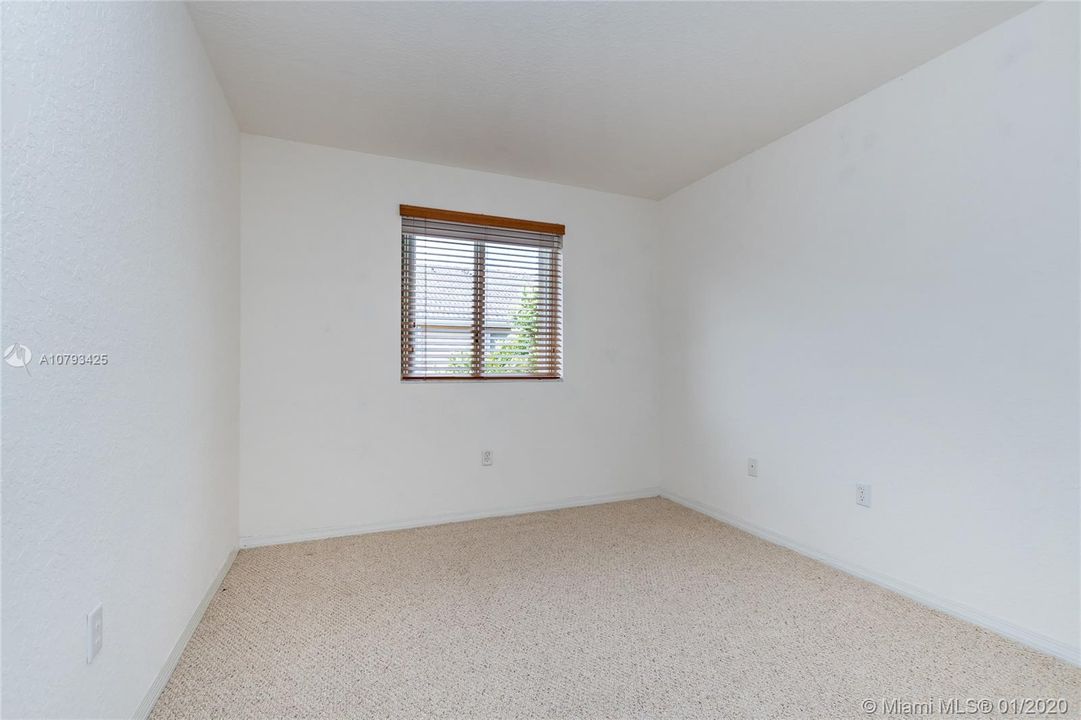 Recently Rented: $1,600 (3 beds, 2 baths, 1452 Square Feet)