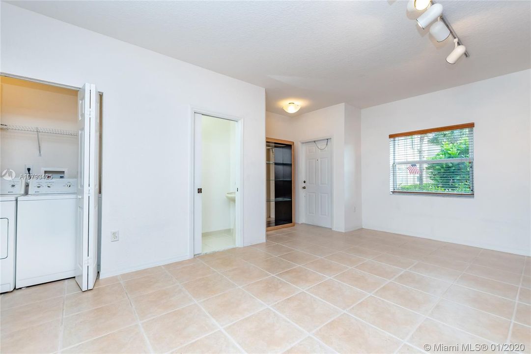 Recently Rented: $1,600 (3 beds, 2 baths, 1452 Square Feet)