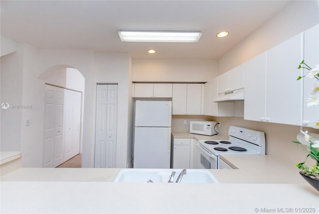 Recently Rented: $1,600 (3 beds, 2 baths, 1452 Square Feet)