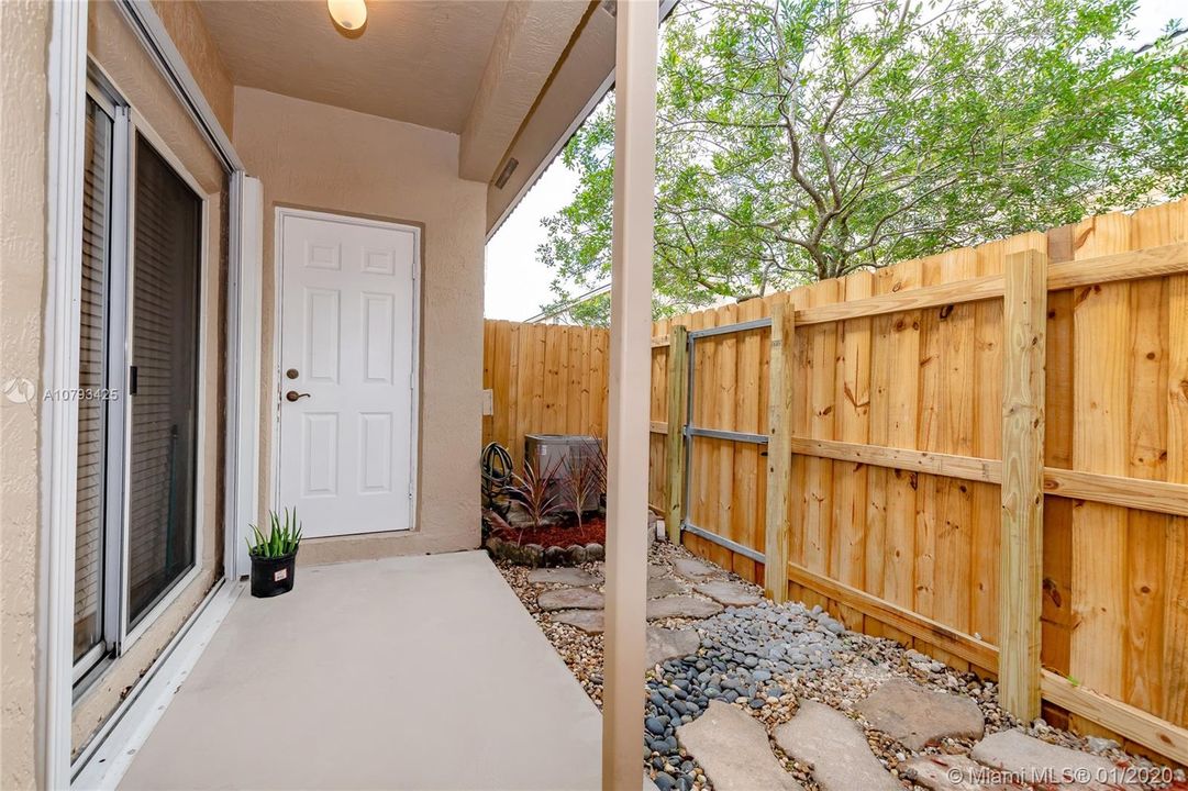 Recently Rented: $1,600 (3 beds, 2 baths, 1452 Square Feet)