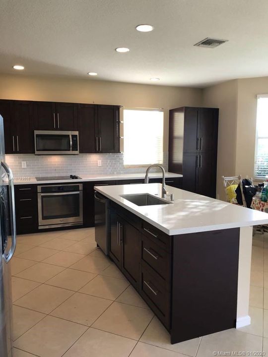 Recently Sold: $425,900 (5 beds, 2 baths, 2888 Square Feet)