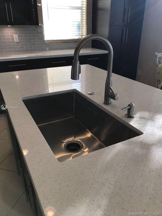 Recently Sold: $425,900 (5 beds, 2 baths, 2888 Square Feet)