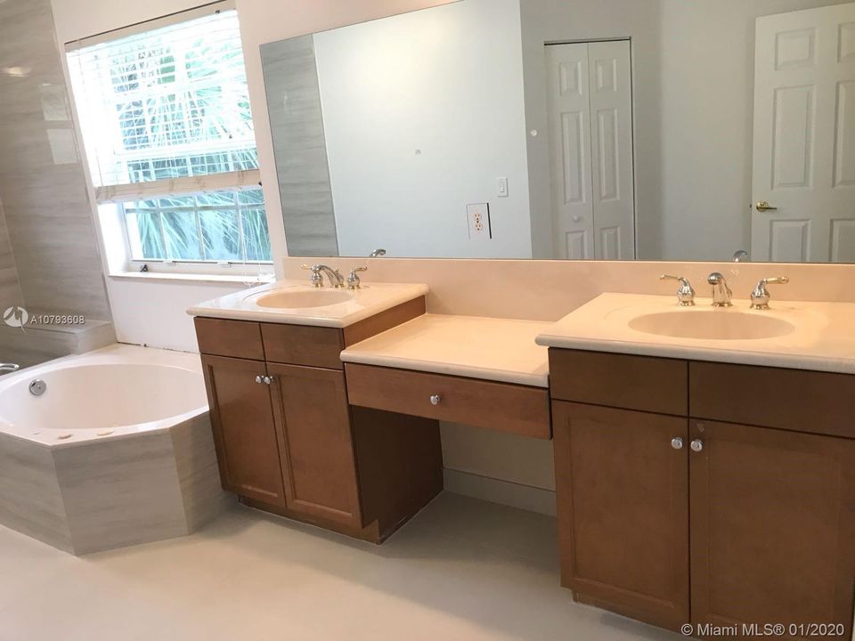 Recently Sold: $425,900 (5 beds, 2 baths, 2888 Square Feet)