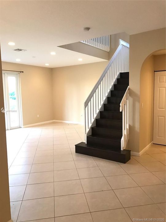 Recently Sold: $425,900 (5 beds, 2 baths, 2888 Square Feet)