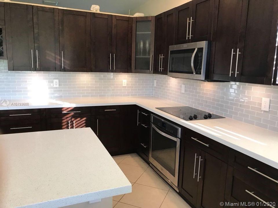 Recently Sold: $425,900 (5 beds, 2 baths, 2888 Square Feet)