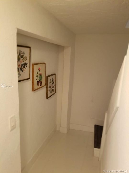 Vendido Recientemente: $268,900 (3 camas, 2 baños, 1302 Pies cuadrados)