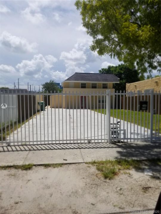 Vendido Recientemente: $268,900 (3 camas, 2 baños, 1302 Pies cuadrados)