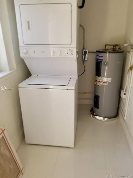 Vendido Recientemente: $268,900 (3 camas, 2 baños, 1302 Pies cuadrados)