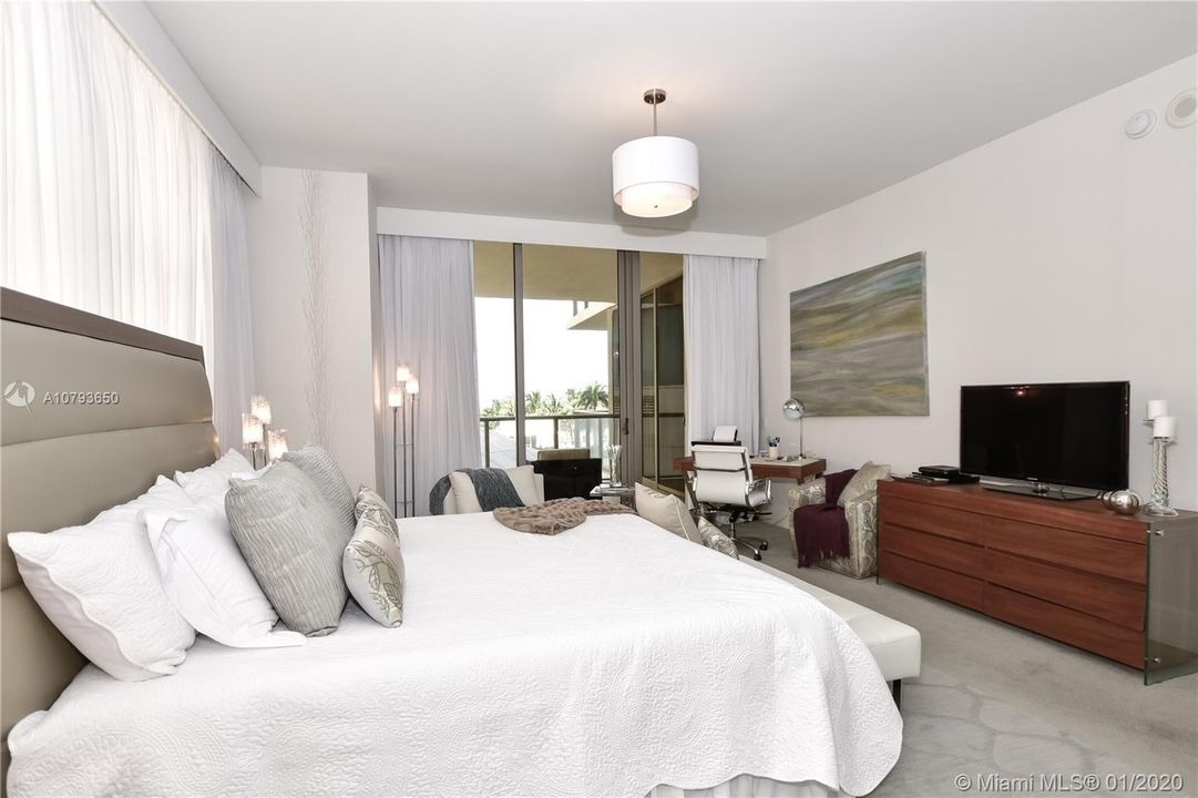 最近售出: $2,390,000 (2 贝兹, 2 浴室, 1685 平方英尺)