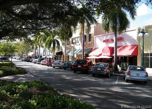 Walking distance to Downtown Hollywood