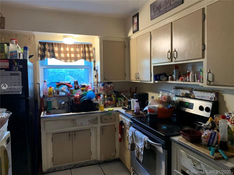 Недавно продано: $179,000 (2 спален, 1 ванн, 1160 Квадратных фут)