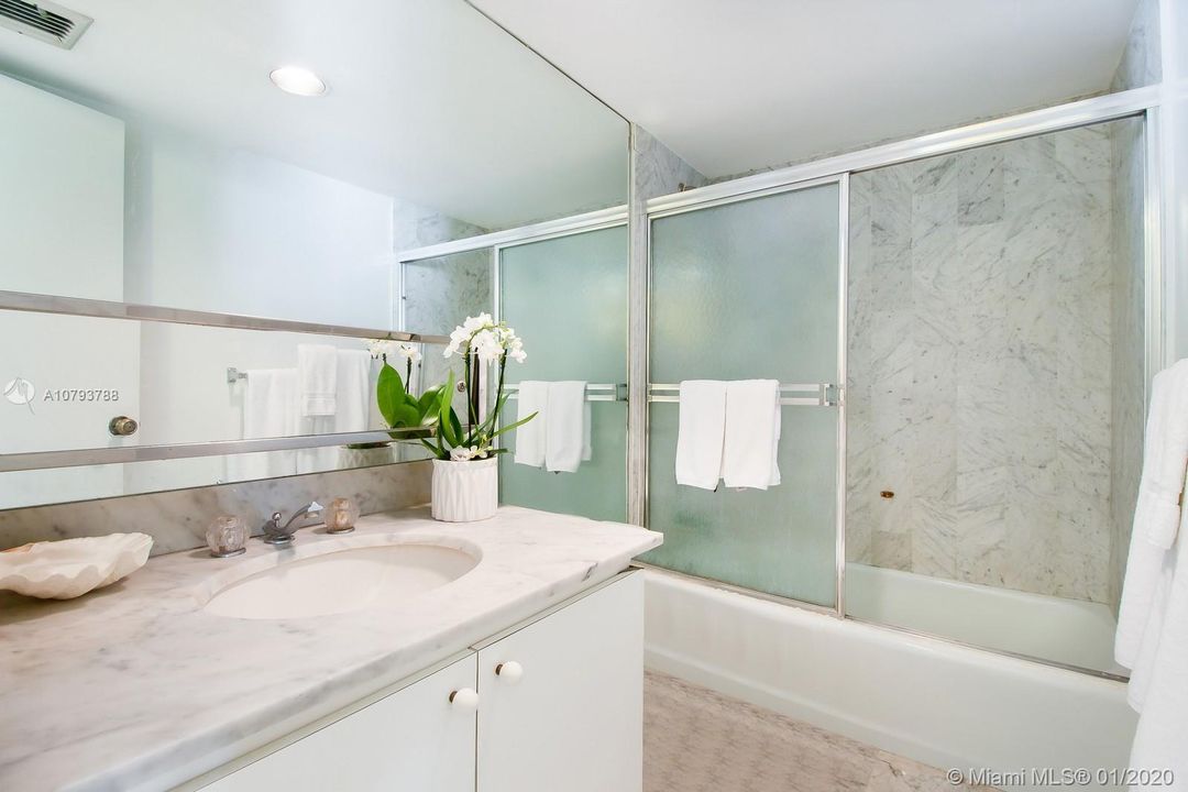 Recently Sold: $1,300,000 (3 beds, 3 baths, 2052 Square Feet)