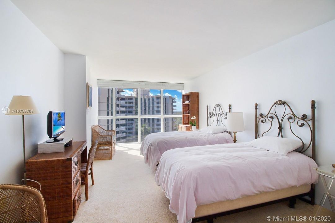 Recently Sold: $1,300,000 (3 beds, 3 baths, 2052 Square Feet)