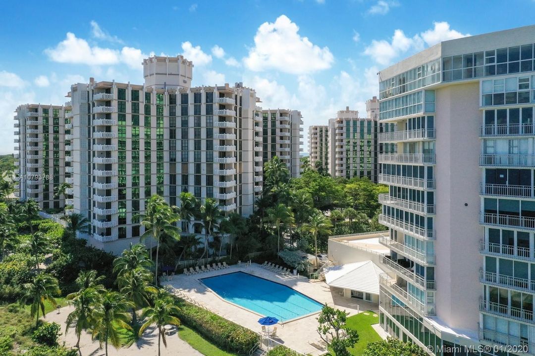 Recently Sold: $1,300,000 (3 beds, 3 baths, 2052 Square Feet)