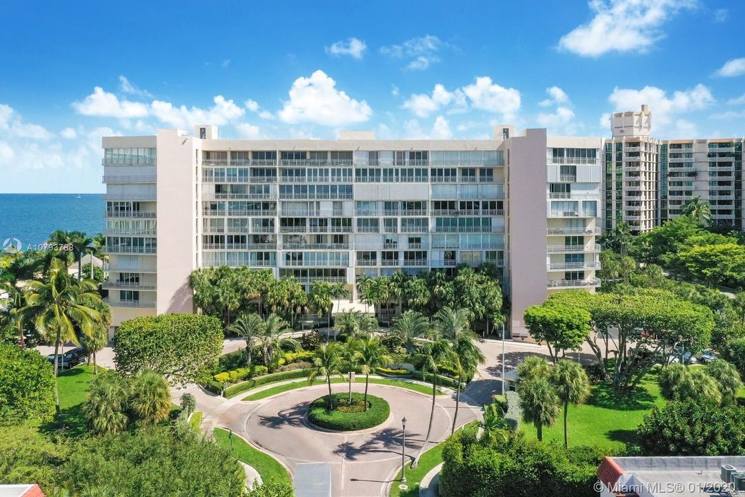 Recently Sold: $1,300,000 (3 beds, 3 baths, 2052 Square Feet)