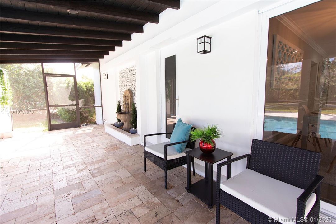 Vendido Recientemente: $799,000 (3 camas, 3 baños, 1902 Pies cuadrados)