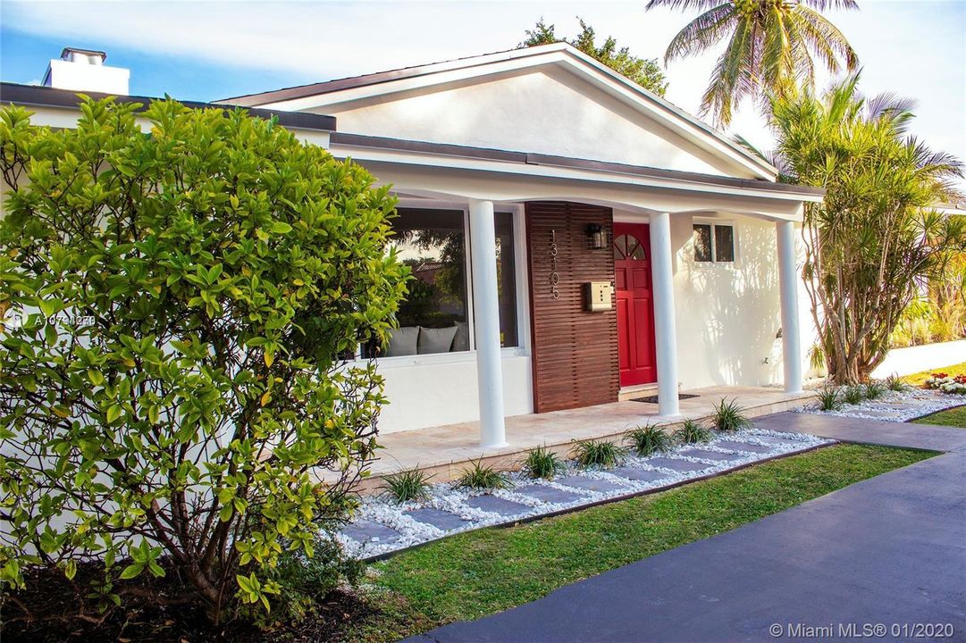 Vendido Recientemente: $799,000 (3 camas, 3 baños, 1902 Pies cuadrados)