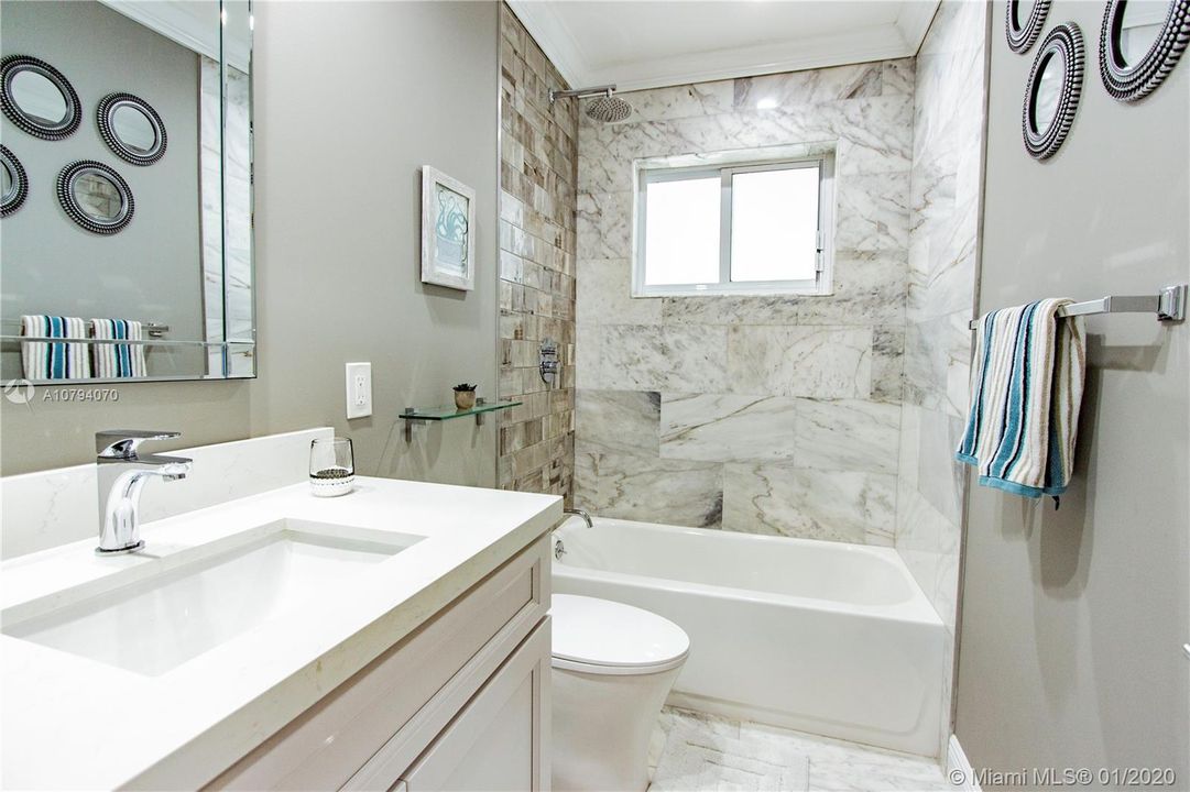Vendido Recientemente: $799,000 (3 camas, 3 baños, 1902 Pies cuadrados)
