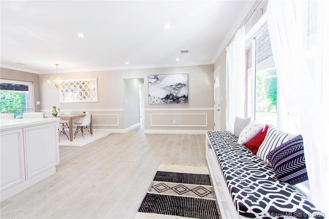 Vendido Recientemente: $799,000 (3 camas, 3 baños, 1902 Pies cuadrados)
