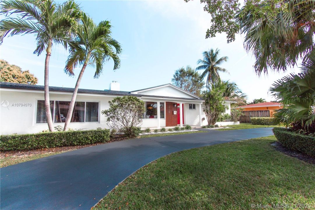 Vendido Recientemente: $799,000 (3 camas, 3 baños, 1902 Pies cuadrados)