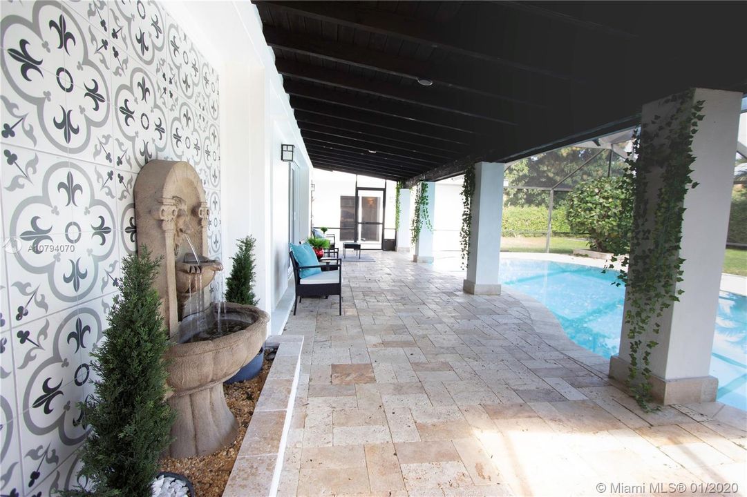 Vendido Recientemente: $799,000 (3 camas, 3 baños, 1902 Pies cuadrados)