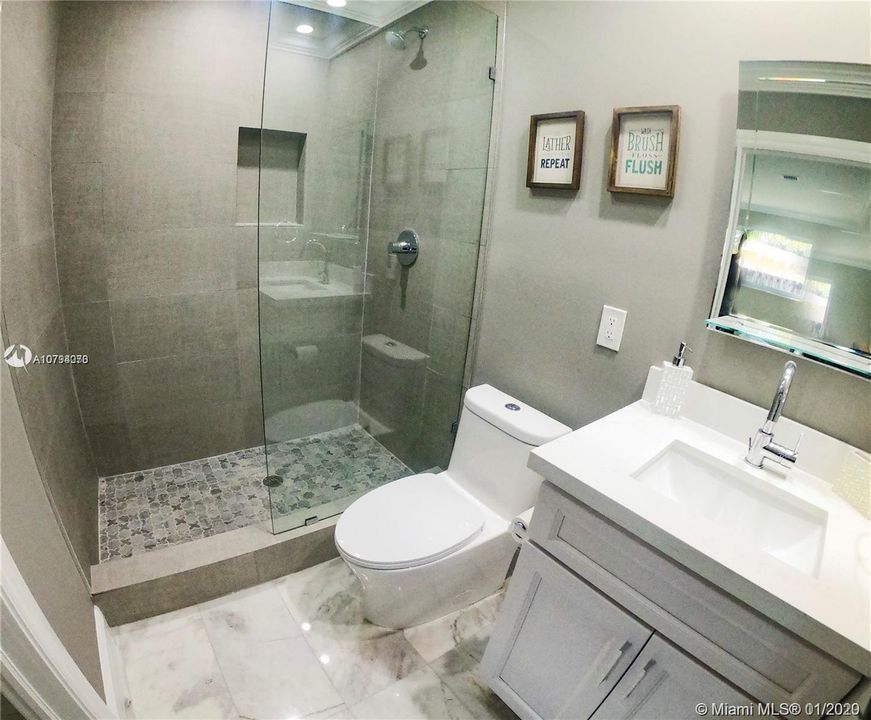 Vendido Recientemente: $799,000 (3 camas, 3 baños, 1902 Pies cuadrados)