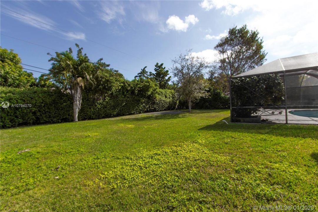 Vendido Recientemente: $799,000 (3 camas, 3 baños, 1902 Pies cuadrados)