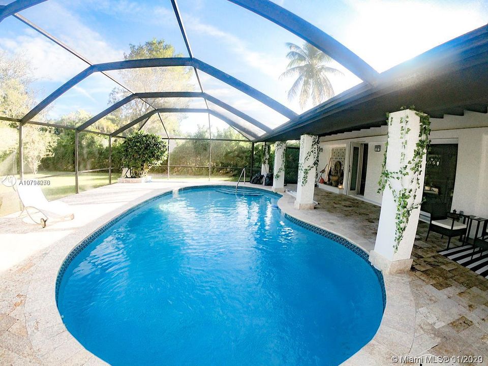 Vendido Recientemente: $799,000 (3 camas, 3 baños, 1902 Pies cuadrados)