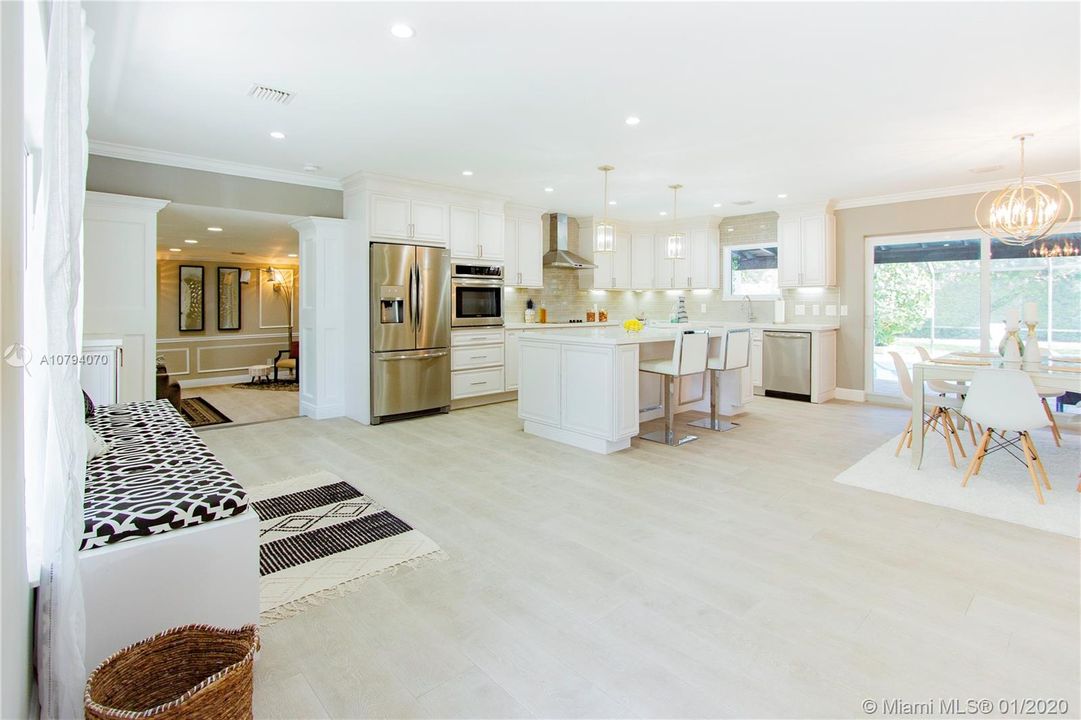 Vendido Recientemente: $799,000 (3 camas, 3 baños, 1902 Pies cuadrados)