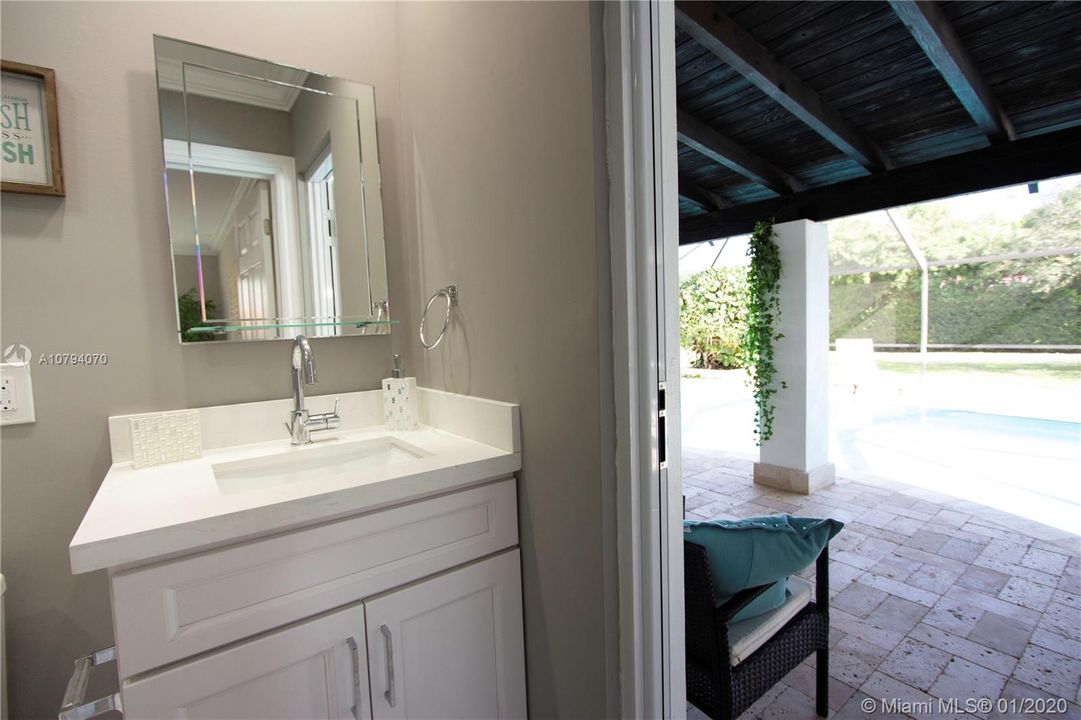 Vendido Recientemente: $799,000 (3 camas, 3 baños, 1902 Pies cuadrados)