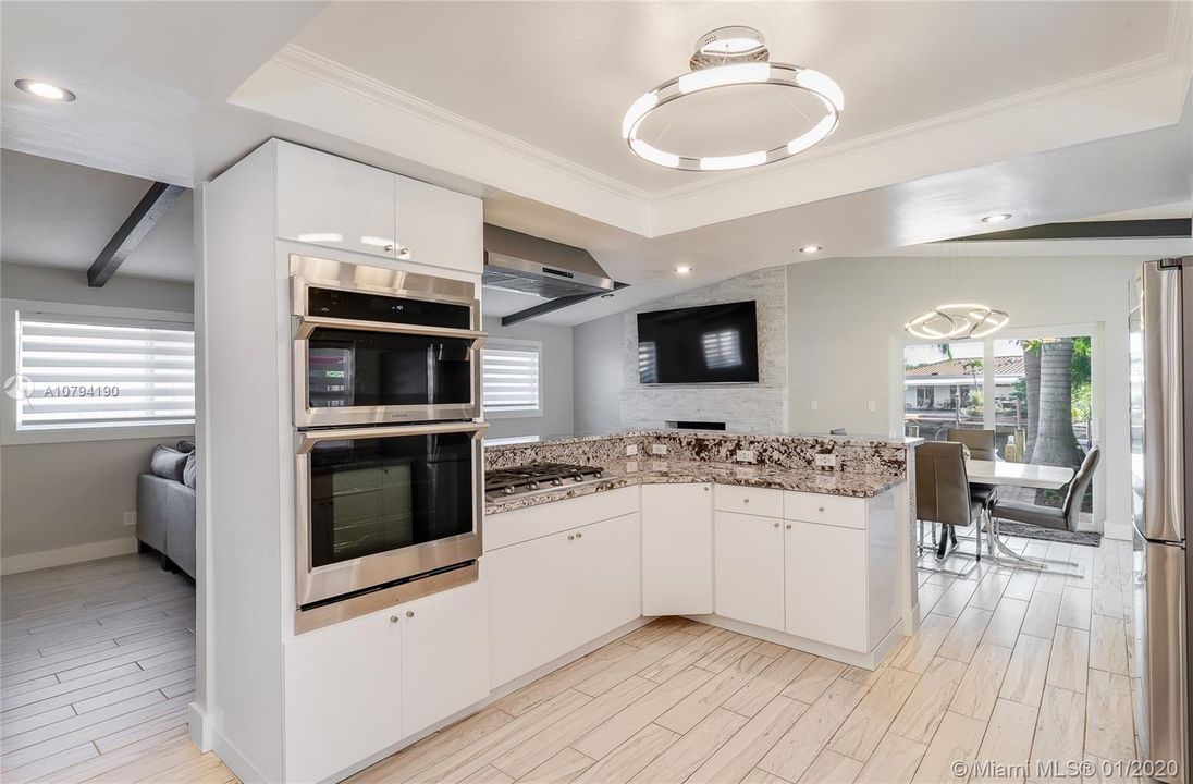 Недавно продано: $899,999 (4 спален, 3 ванн, 2362 Квадратных фут)