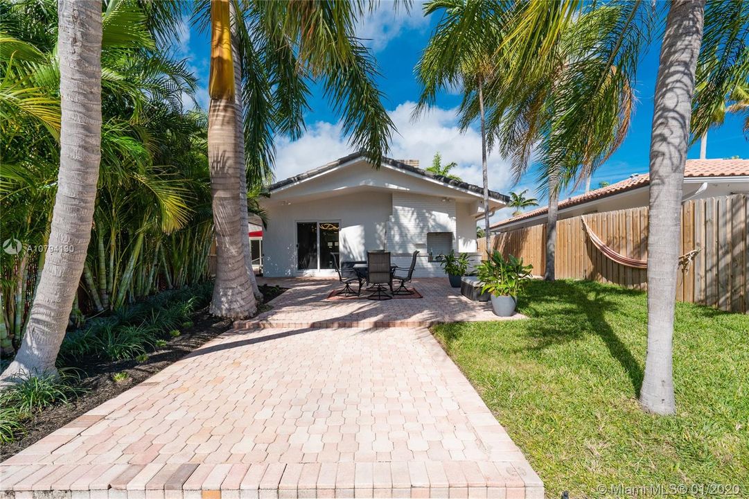 Недавно продано: $899,999 (4 спален, 3 ванн, 2362 Квадратных фут)