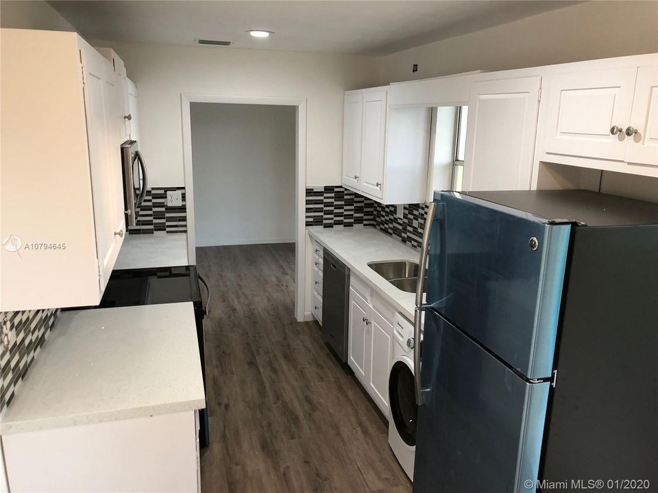 Recently Rented: $4,000 (2 beds, 1 baths, 1050 Square Feet)