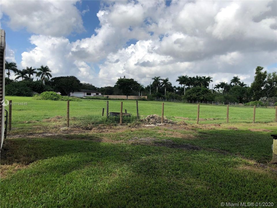 Recently Rented: $4,000 (2 beds, 1 baths, 1050 Square Feet)