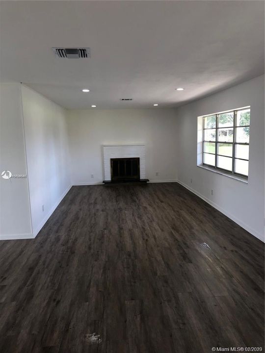 Recently Rented: $4,000 (2 beds, 1 baths, 1050 Square Feet)