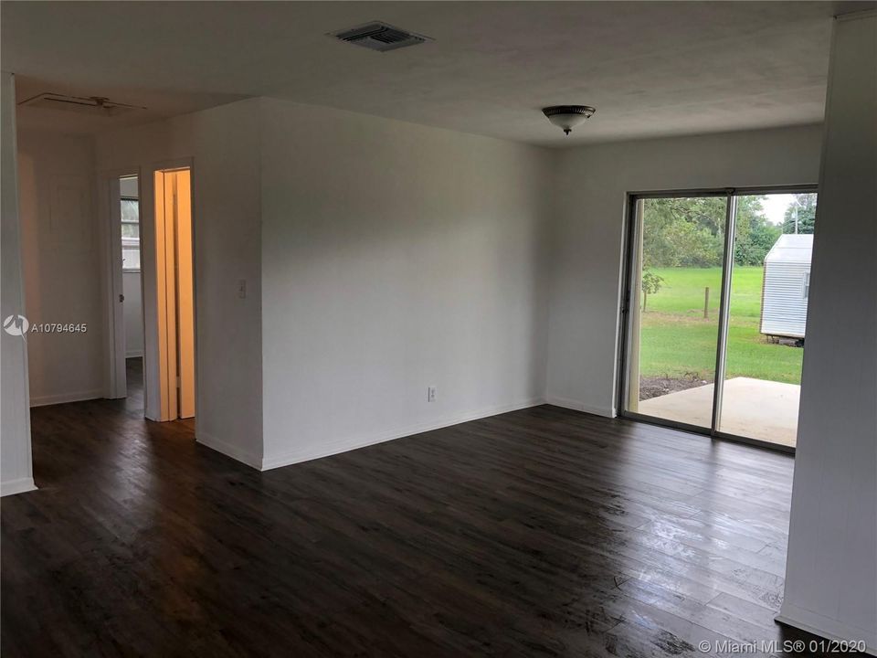 Recently Rented: $4,000 (2 beds, 1 baths, 1050 Square Feet)