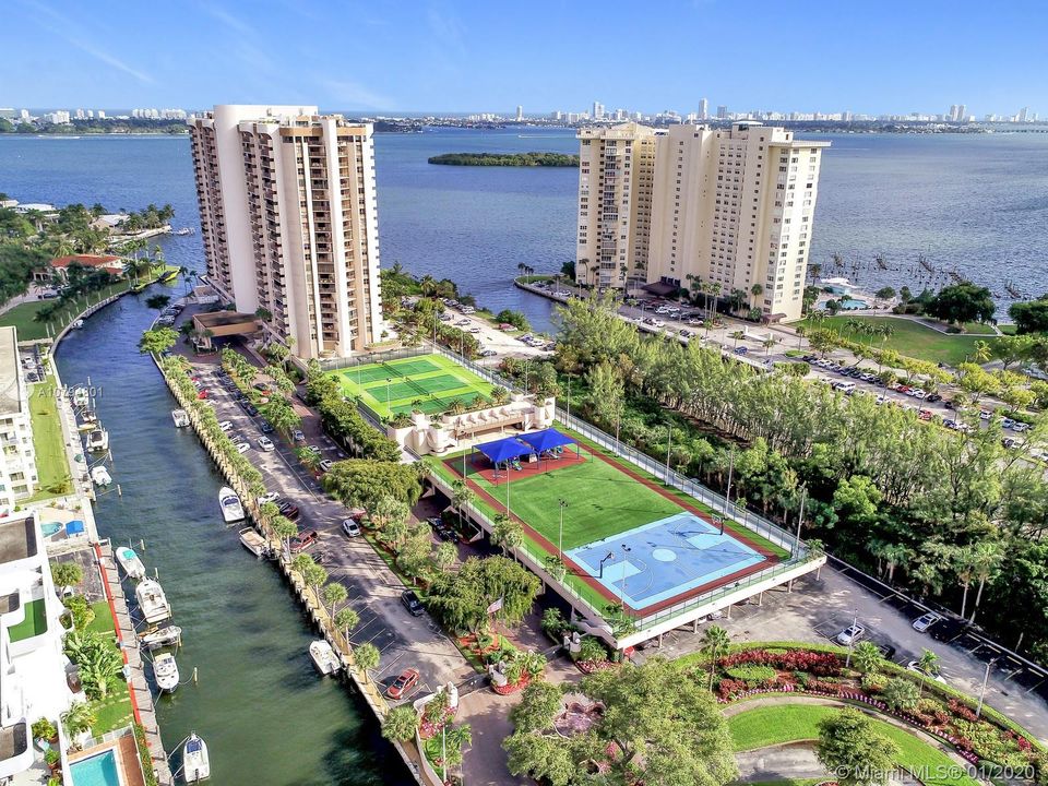 Recently Sold: $350,000 (2 beds, 3 baths, 2320 Square Feet)