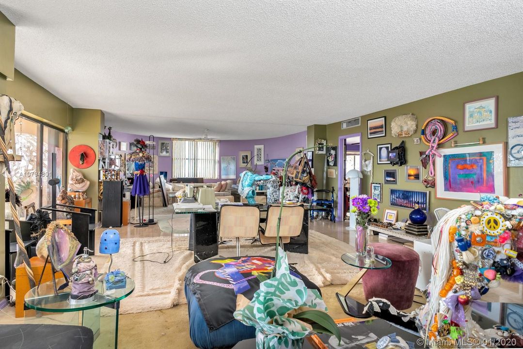 Recently Sold: $350,000 (2 beds, 3 baths, 2320 Square Feet)