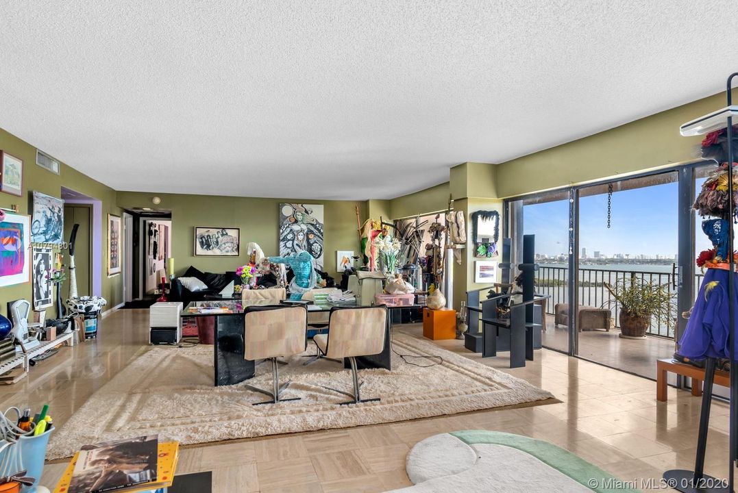 Recently Sold: $350,000 (2 beds, 3 baths, 2320 Square Feet)