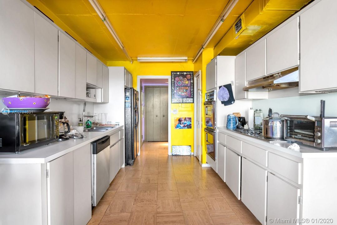 Recently Sold: $350,000 (2 beds, 3 baths, 2320 Square Feet)