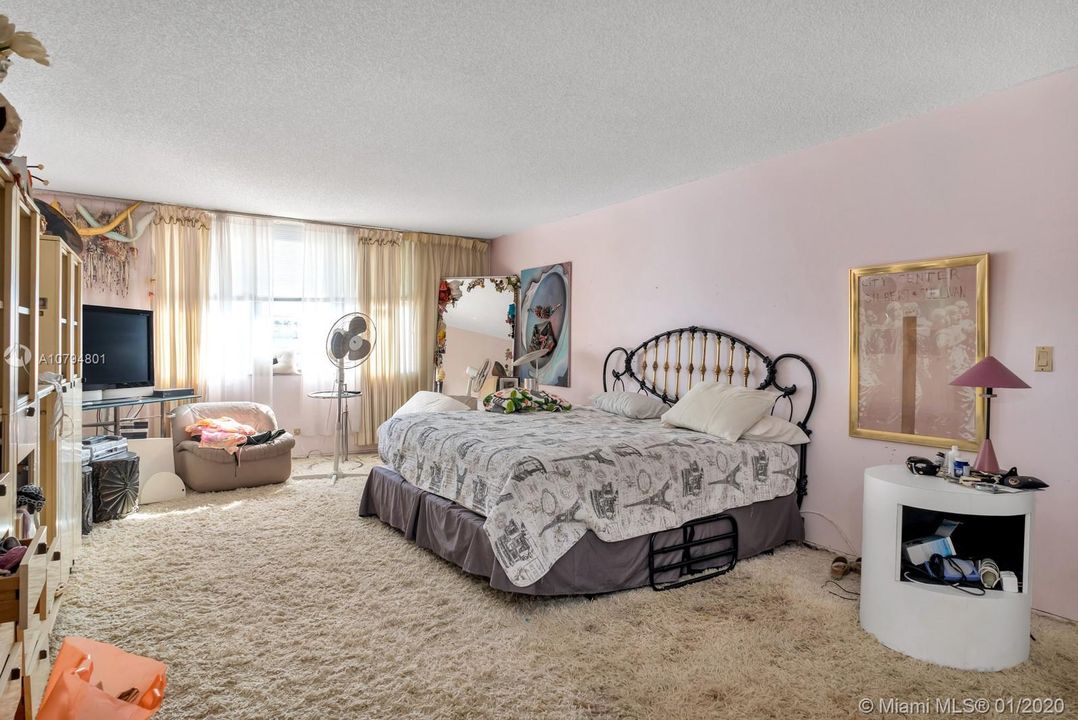 Recently Sold: $350,000 (2 beds, 3 baths, 2320 Square Feet)
