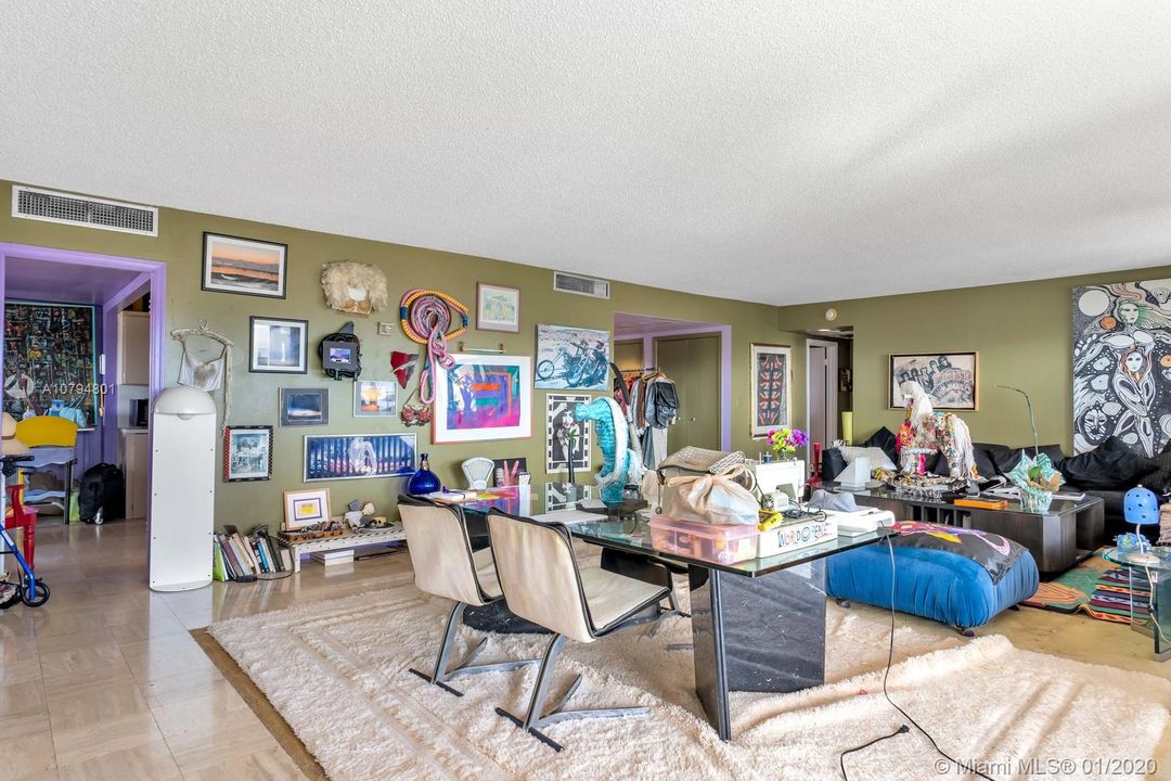 Recently Sold: $350,000 (2 beds, 3 baths, 2320 Square Feet)