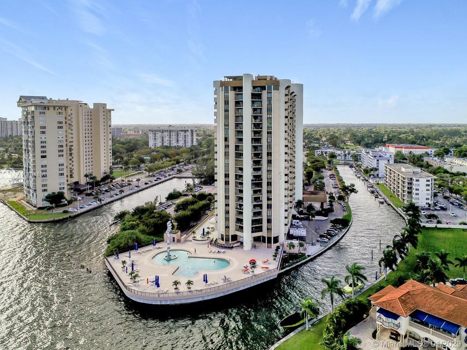 Recently Sold: $350,000 (2 beds, 3 baths, 2320 Square Feet)