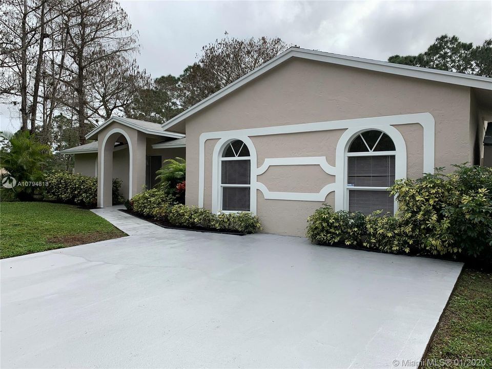 Recently Sold: $369,000 (3 beds, 2 baths, 1792 Square Feet)