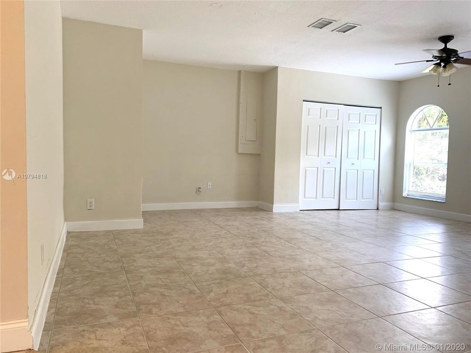 Recently Sold: $369,000 (3 beds, 2 baths, 1792 Square Feet)