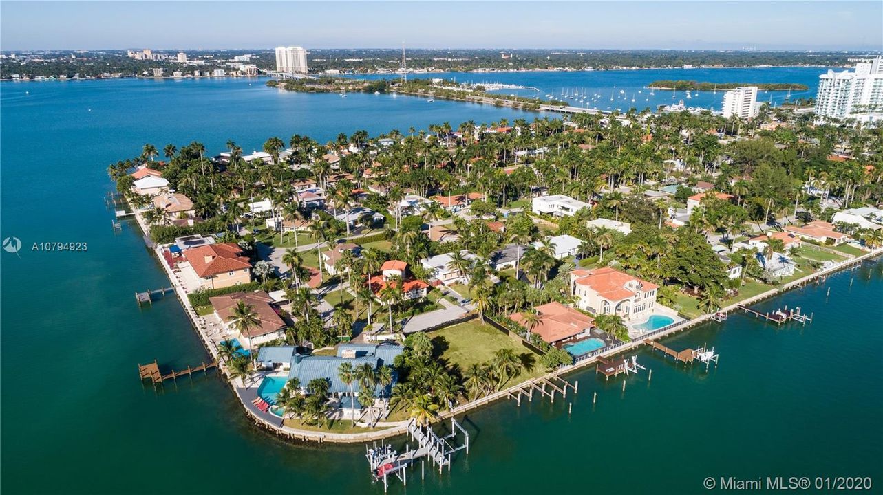 Недавно продано: $1,990,000 (0.25 acres)