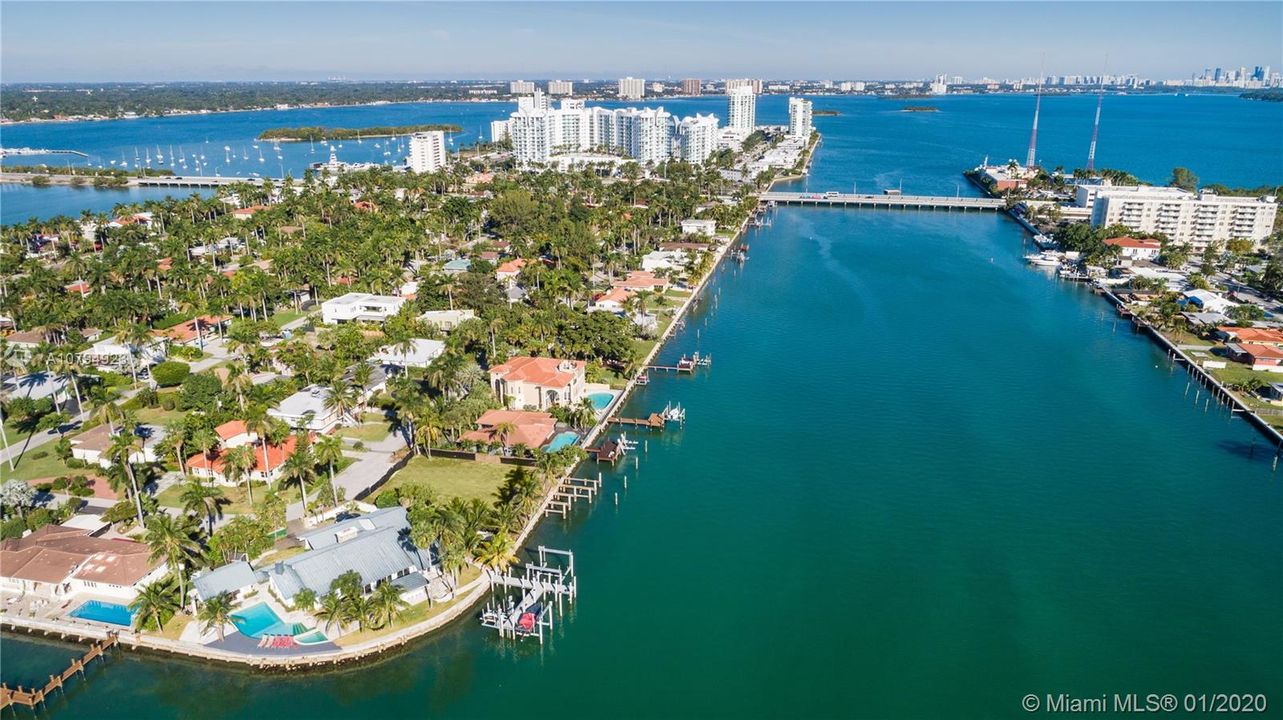 Недавно продано: $1,990,000 (0.25 acres)