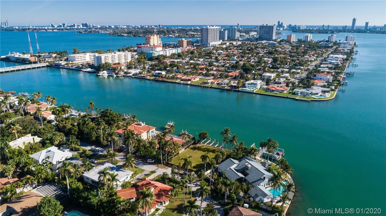Недавно продано: $1,990,000 (0.25 acres)